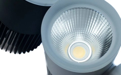 Reflektor LED szynowy lampa szynowa 30W 1 faza 4000K-4500K 3550lm kąt świecenia 30° dioda COB Reflektor LED szynowy lampa szynowa 30W 1 faza 4000K-4500K 3550lm kąt świecenia 30° dioda COB