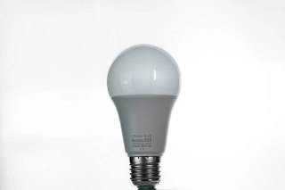 Komplet 5 sztuk żarówka LED bulb E27 z czujnikiem ruchu 7W 700lm 3000K biała ciepła