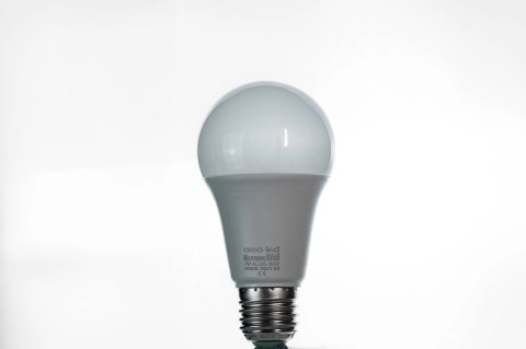 Komplet 5 sztuk żarówka LED bulb E27 z czujnikiem ruchu 7W 700lm 3000K biała ciepła