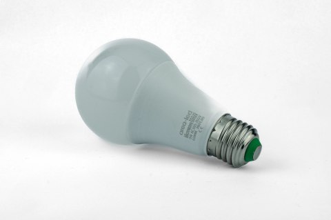 Żarówka LED bulb E27 z czujnikiem ruchu 9W 900lm 6500K biała zimna Żarówka LED bulb E27 z czujnikiem ruchu 9W 900lm 6500K biała zimna
