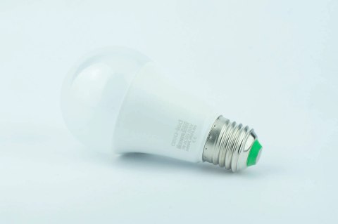 Żarówka LED bulb E27 z czujnikiem ruchu 9W 900lm 6500K biała zimna Żarówka LED bulb E27 z czujnikiem ruchu 9W 900lm 6500K biała zimna